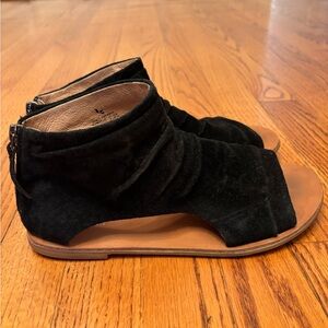 Koolaburra Black Suede Women's Sandals